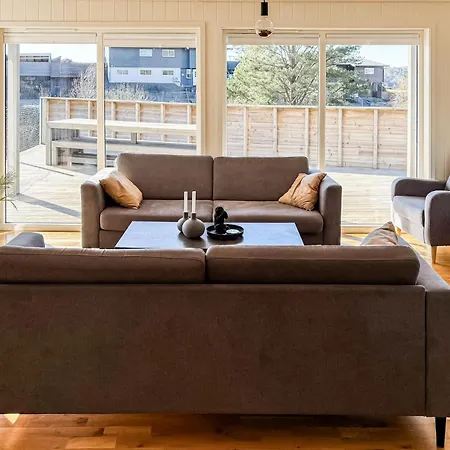 4 Bedroom Cozy In Lindesnes بيت للعطل Svenevik