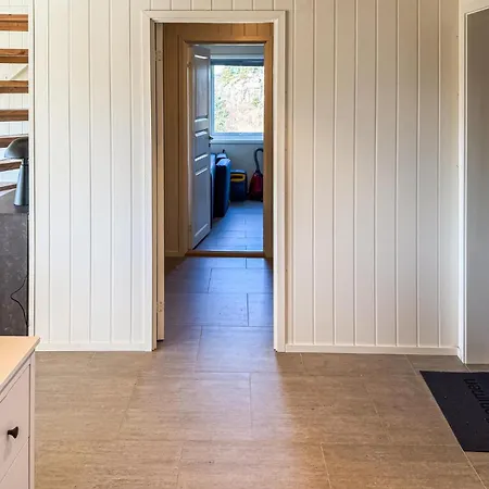 4 Bedroom Cozy In Lindesnes *