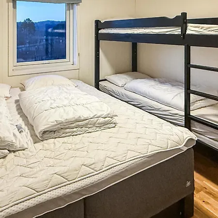بيت للعطل 4 Bedroom Cozy In Lindesnes *