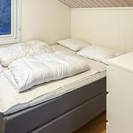 4 Bedroom Cozy In Lindesnes *