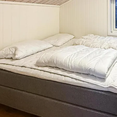 4 Bedroom Cozy In Lindesnes Svenevik