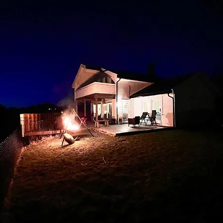 4 Bedroom Cozy In Lindesnes *