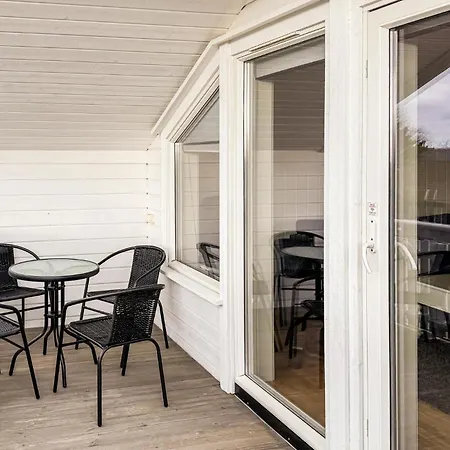 4 Bedroom Cozy In Lindesnes *