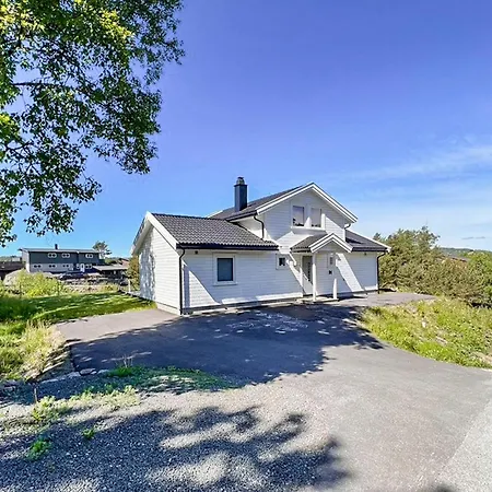 4 Bedroom Cozy In Lindesnes Svenevik